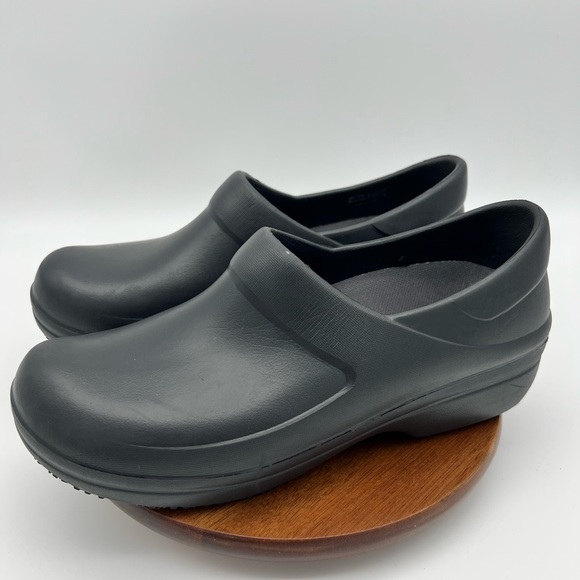 Crocs Adult On The Clock Clogs Slip On Slip Resistant Work Shoes Women’s Sz. 9 - Picture 3 of 7